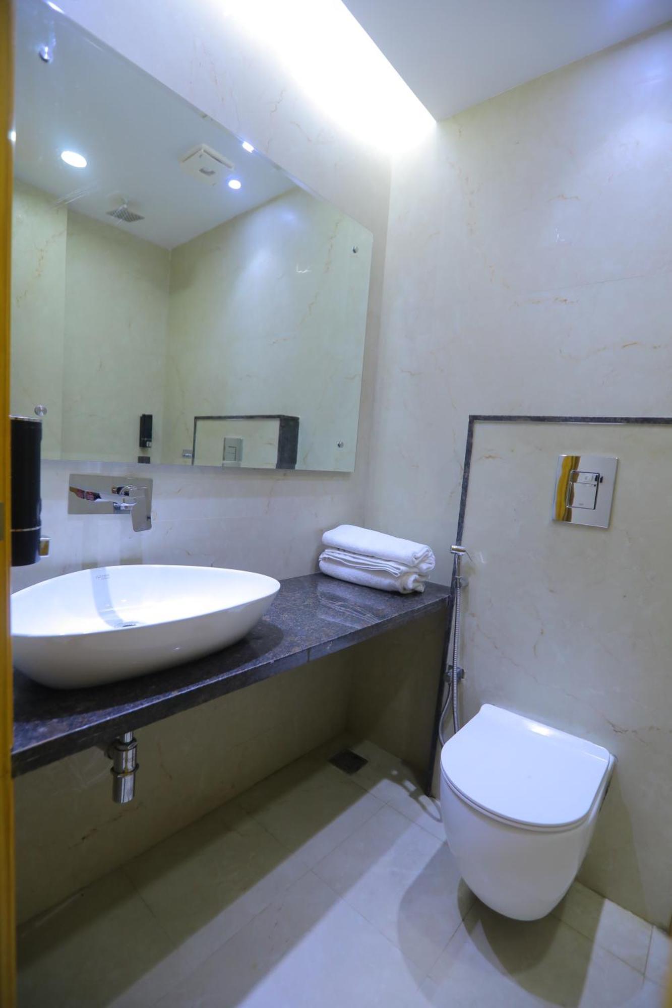Hotel Glitz - Walk In From New Delhi Railway Station Nova Deli Exterior foto