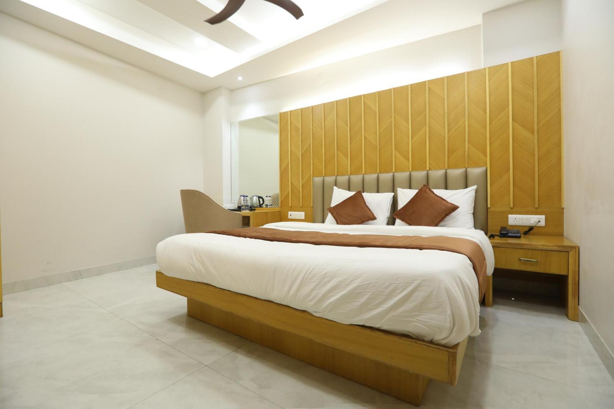 Hotel Glitz - Walk In From New Delhi Railway Station Nova Deli Exterior foto